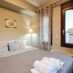 Seaside Getaway - Aelia Villa's Dreamy Paradise Vila *