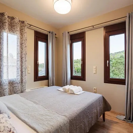 Seaside Getaway - Aelia Villa's Dreamy Paradise Petalídhion