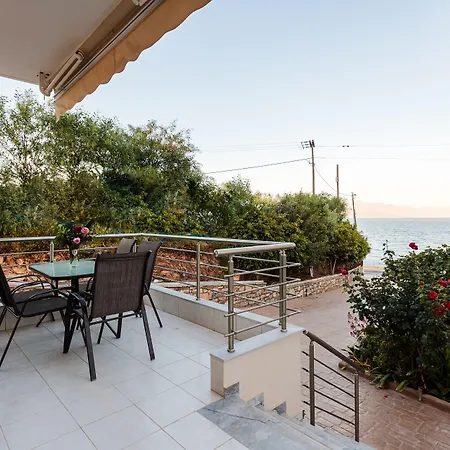 Seaside Getaway - Aelia Villa's Dreamy Paradise וילה Petalídhion