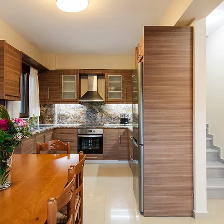 Seaside Getaway - Aelia Villa's Dreamy Paradise וילה