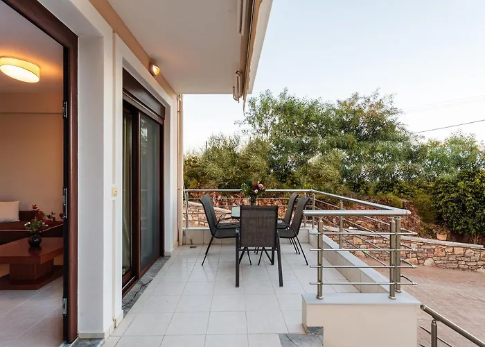 Seaside Getaway - Aelia Villa's Dreamy Paradise Petalídhion