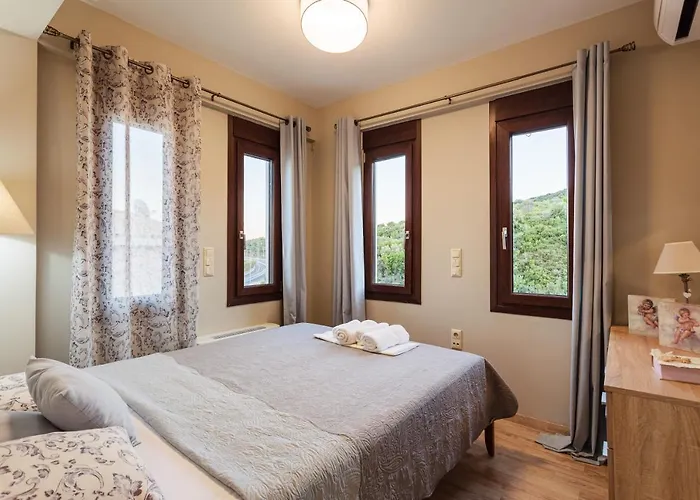 Seaside Getaway - Aelia Villa's Dreamy Paradise Petalídhion